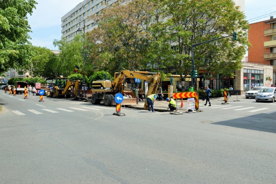 Trafic restriţionat în mai multe intersecţii de pe Bulevardul Revoluţiei