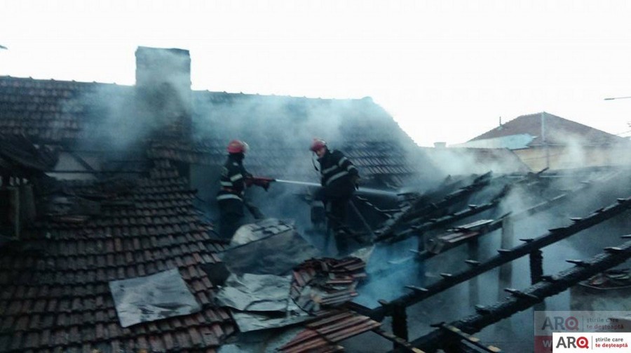 Incendiu la o casă-n Arad