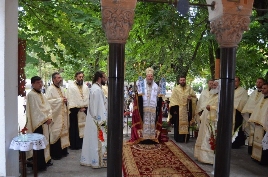 Slujba de Priveghere şi Procesiunea Drumul Crucii în ajunul praznicului Adormirii Maicii Domnului la Mănăstirea Hodoş-Bodrog
