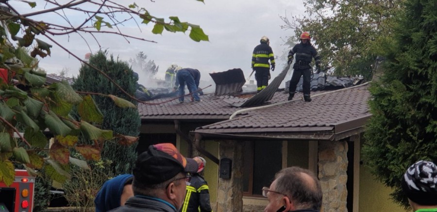 Incendiu violent la o casă în Cartierul Verde
