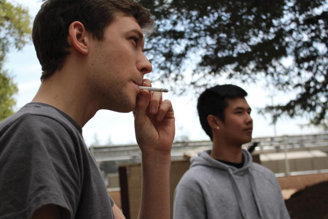 Elevii liceelor din Arad amendaţi pentru fumat