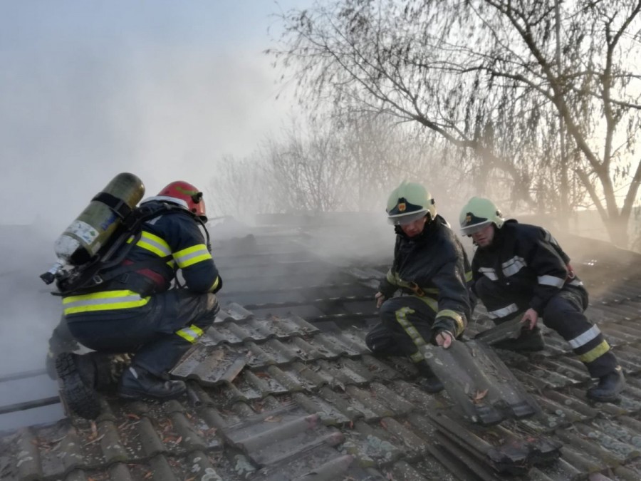 Incendiu la anexa unei stații de alimentare cu carburant în localitatea Vinga