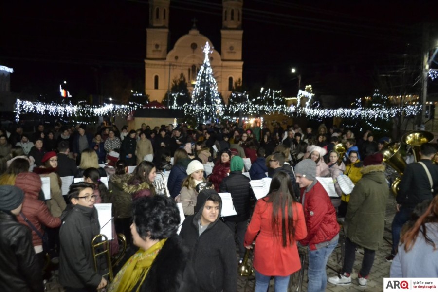 Festivalul de colinde „Crăciunul la noi acasă”, la Buteni