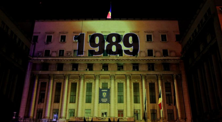 Proiecție de lumină și culoare pe sediul MAI, în memoria Eroilor Revoluției din 1989