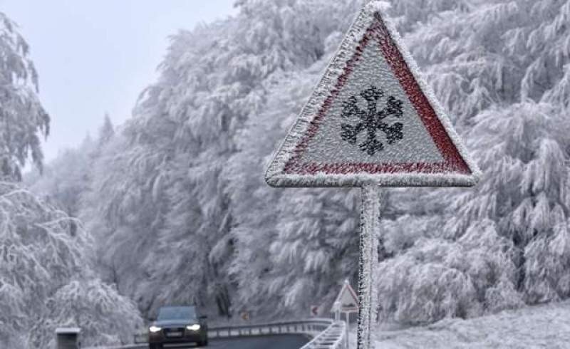 Cod galben de ninsori și viscol în 17 județe