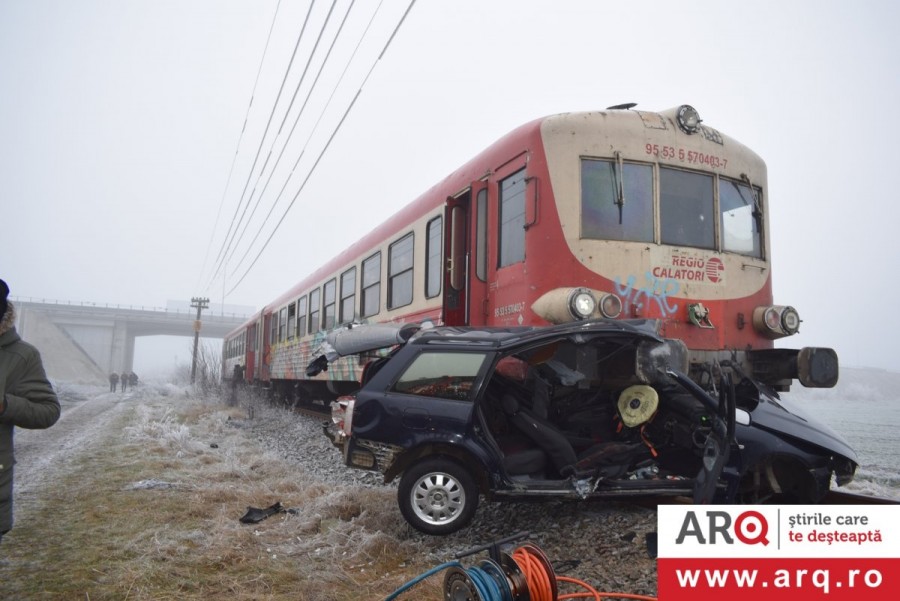 Accident cu mașină lovită de tren și un mort în Aradul Nou