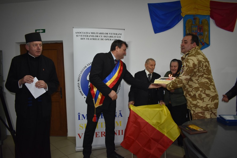 Veteranul de război Ioan Folea, sărbătorit la împlinirea a 100 de ani