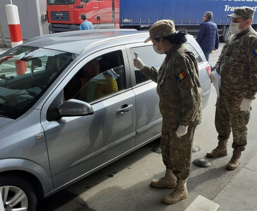 Armata trimite medici militari la punctele de trecere a frontierei