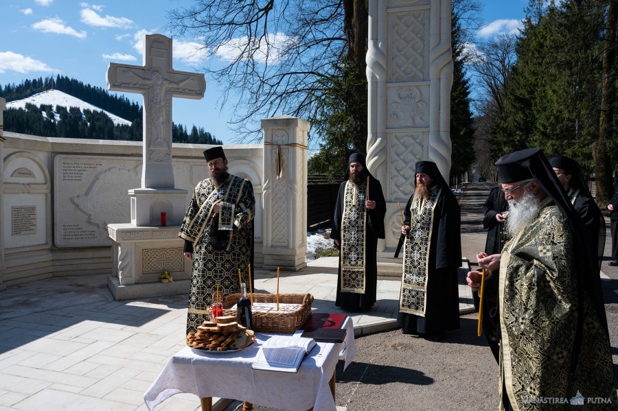 Slujbă de pomenire pentru victimele masacrului de la Fântâna Albă