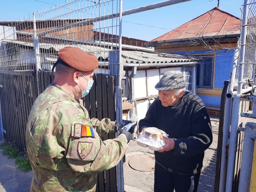 Dorința unui veteran de război de 98 de ani. Să treacă pandemia pentru a mai putea participa la o defilare și a se întoarce la unitatea unde și-a lăsat inima