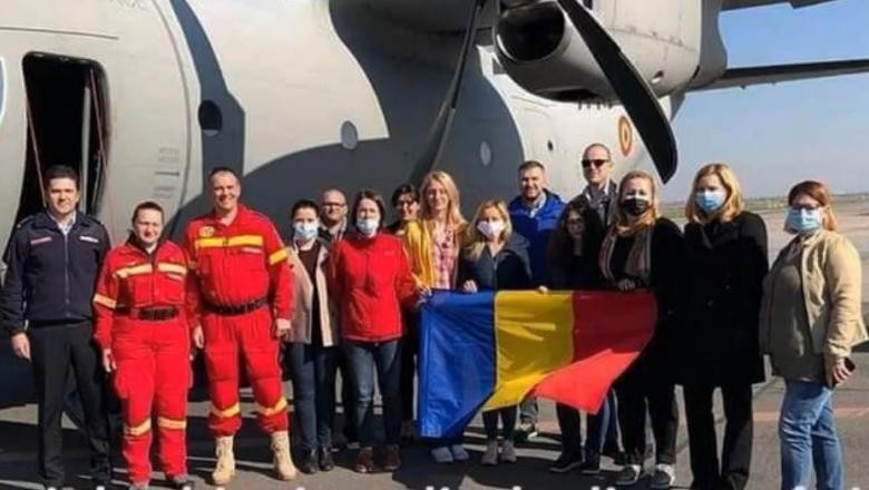 Cei 15 medici și asistenți români care au fost în misiune în Italia s-au întors acasă