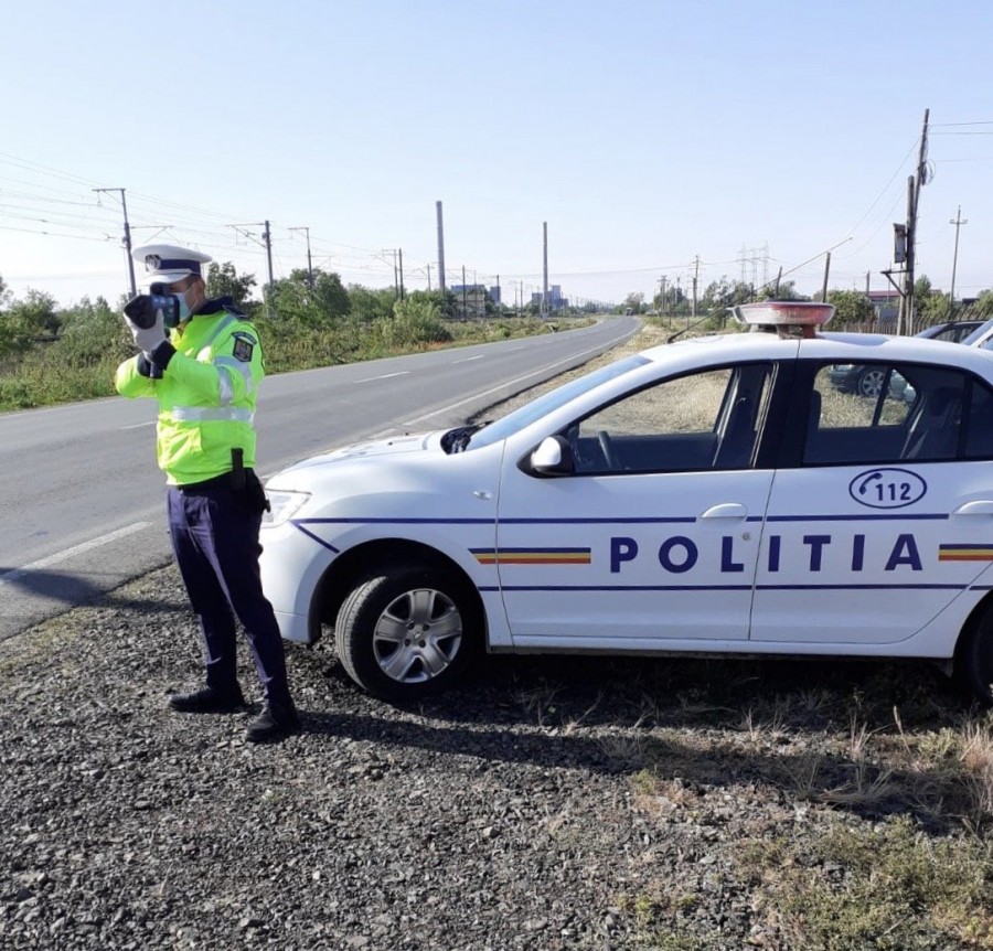 Poliţiştii arădeni au aplicat ieri peste 150 de sancţiuni pe DN 79