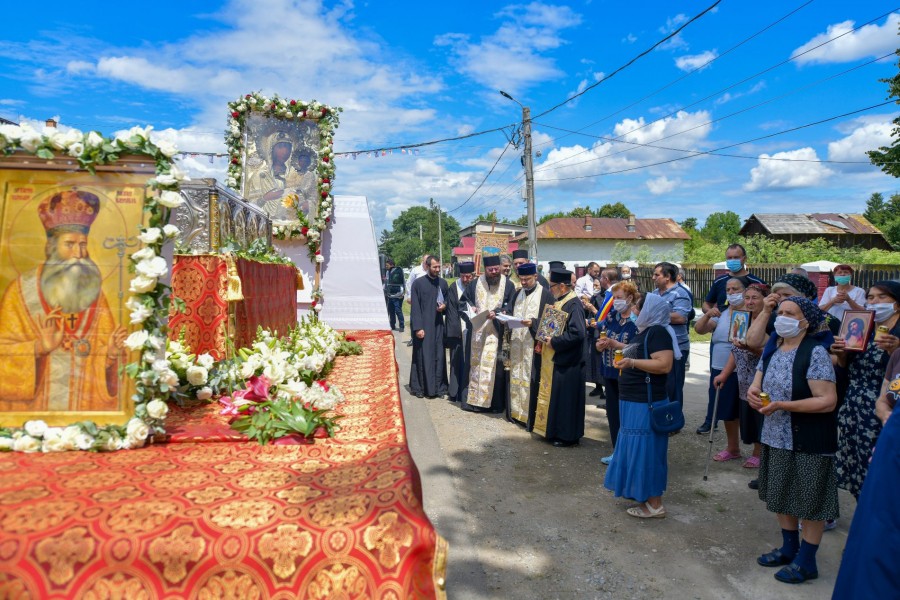 Moaștele Mitropolitului Grigorie Dascălu au fost scoase pentru prima dată în procesiune