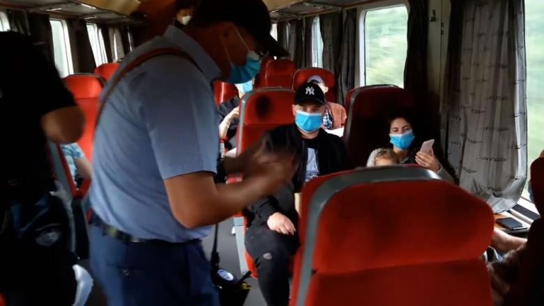 Șefii de tren îi pot amenda pe călătorii care nu poartă mască
