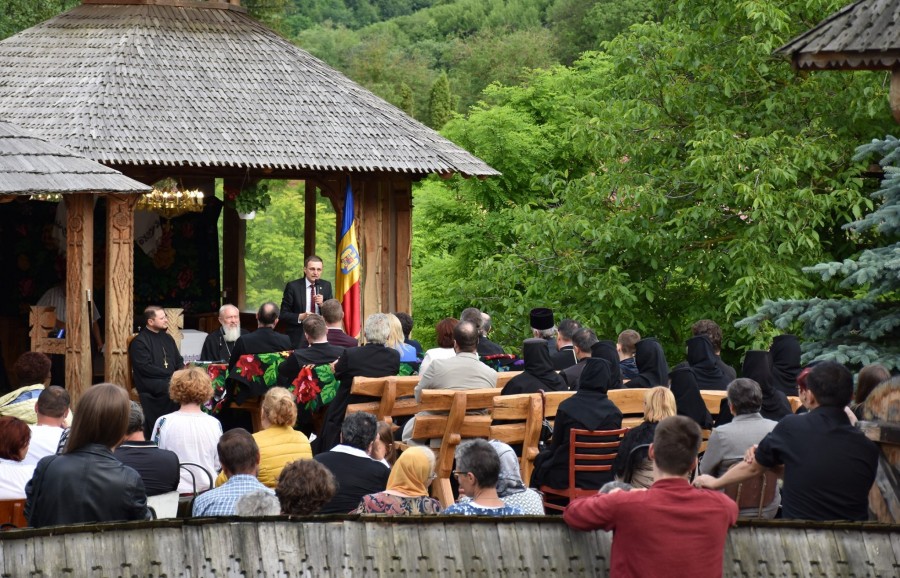 Președintele Academiei Române: Școala despărțită complet de Biserică este una fără reper