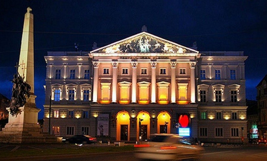 Spectacole suspendate timp de 7 zile la Teatrul Clasic ”Ioan Slavici” Arad