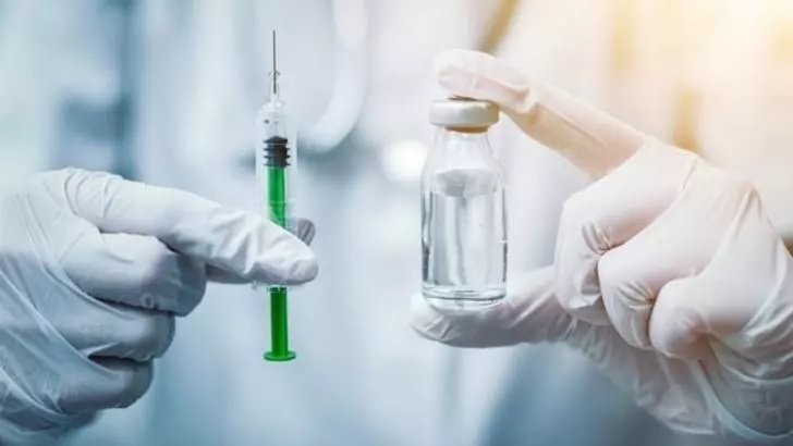 Mituri legate de vaccinul anti-COVID, demontate de un medic român