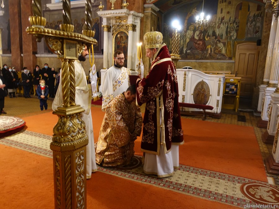 (FOTO) Sfânta Muceniță Ecaterina, frumusețea mărturisirii creștine. Liturghie Arhierească și hirotonie întru diacon și preot la Catedrala Veche