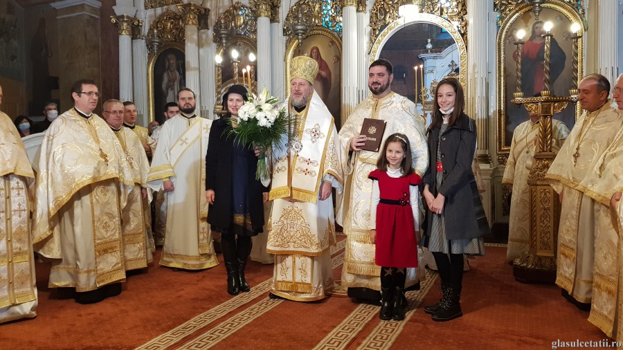 Nașterea Domnului, speranță și ajutor în vremuri de pandemie. Liturghie Arhierească și hirotonie întru preot și diacon la Catedrala Veche