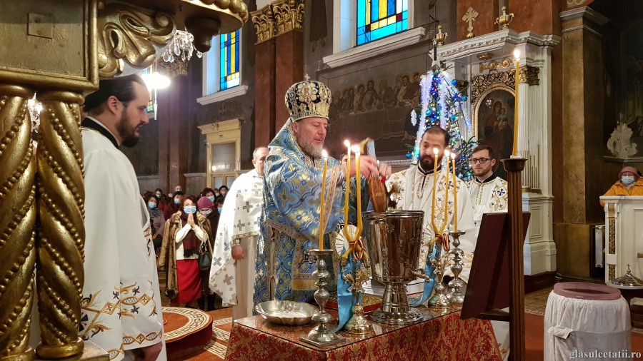Botezul Domnului, arătarea iubirii Preasfintei Treimi. Liturghie Arhierească la Catedrala ”Sf. Ioan Botezătorul” din Arad