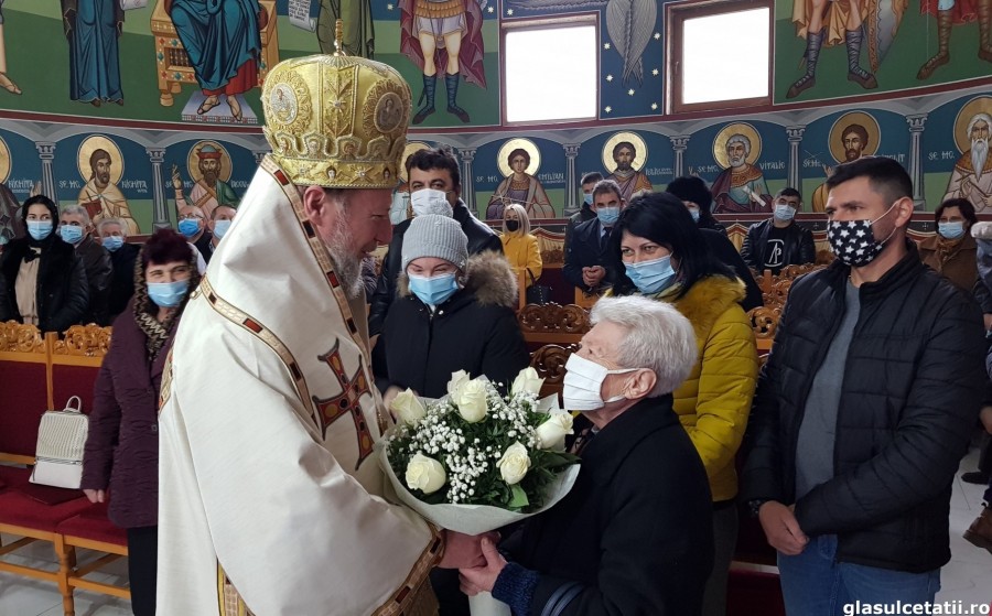 Preasfințitul Părinte Emilian Crișanul împlinește astăzi 49 de ani. Un an plinit în pandemie, cu și pentru credincioșii arădeni