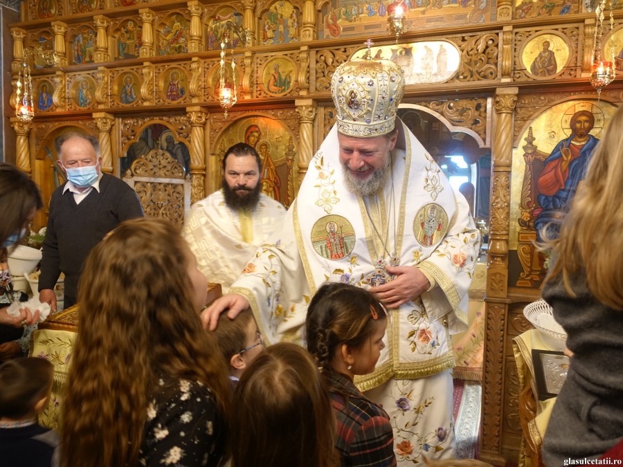 ÎN IMAGINI - Liturghie Arhierească în Duminica Lăsatului sec de carne, la Mănăstirea Feredeu