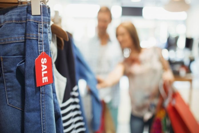 Magazinele, obligate prin lege să afişeze la reduceri cel mai scăzut preţ din ultimele 30 de zile înainte de ofertă