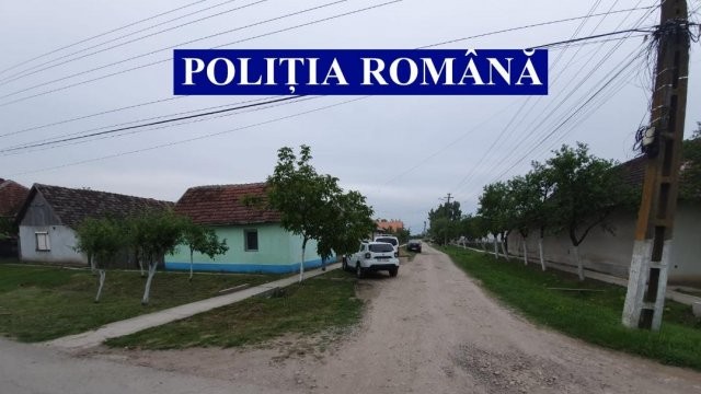 Doi arădeni din Olari s-au trezit cu mascații la ușă, în această dimineață