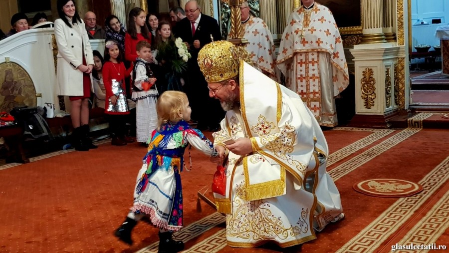 (FOTO) Copiii arădeni în Sfinte Liturghii. Ziua Copilului, ”dor de puritate și bunătate”