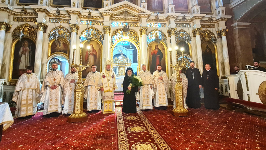 Sărbătoare în Cetate! ÎPS Timotei, sărbătorit la împlinirea a 85 de ani: Liturghie Arhierească, Te Deum și lansare de carte