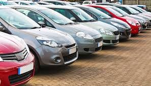 Afacerile din comerţul cu autovehicule şi serviciile de piaţă prestate populaţiei au crescut în primele patru luni