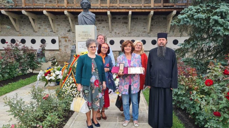 Poeta Ana Blandiana a primit Ordinul Sfântul Ierarh Iacob Putneanul