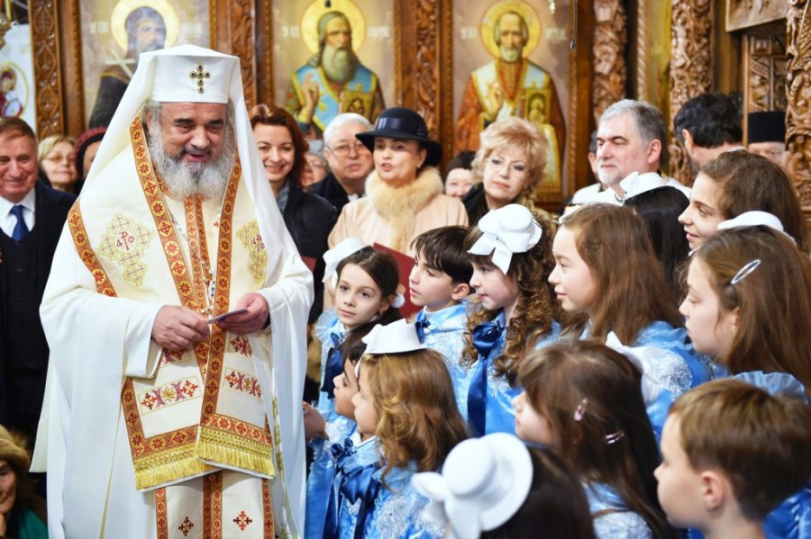 Elevii și profesorii români de pretutindeni, binecuvântați de Patriarhul Daniel la începutul noului an școlar