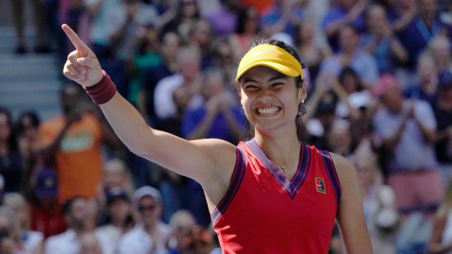 Performanță extraordinară pentru Emma Răducanu! Sportiva de 18 ani este în finala US Open!