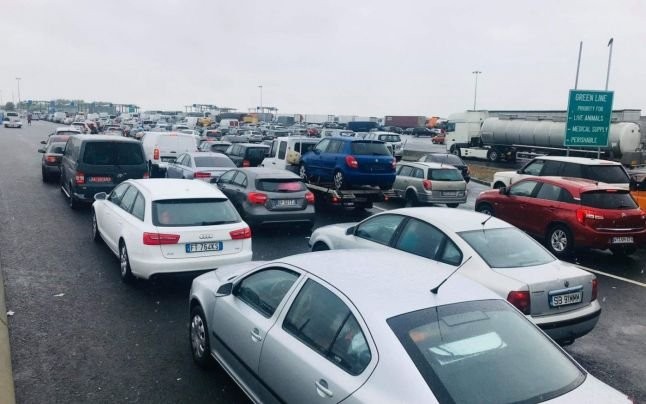 Trafic infernal la ieşirea din ţară. Măsurile dispuse la graniţa cu Ungaria