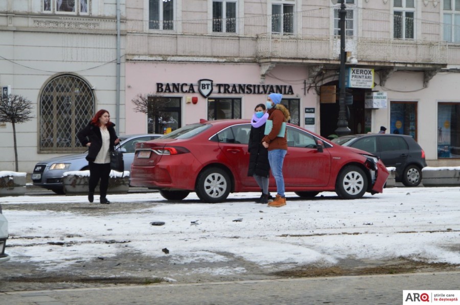 Circulaţia tramvaielor paralizată în urma unui accident la kilometrul zero (FOTO)