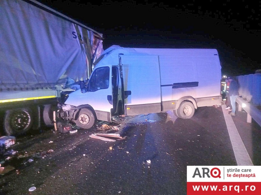 Șofer mort în accident cu microbuz contra TIR pe Autostrada A1 lângă Vama Nădlac