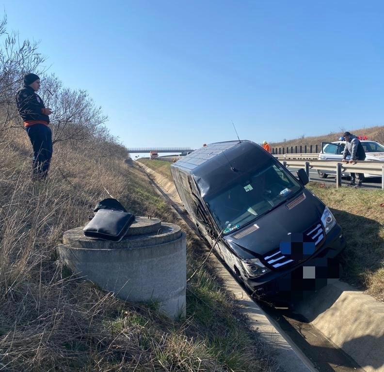 Accident cu un microbuz pe Autostrada Arad-Timișoara