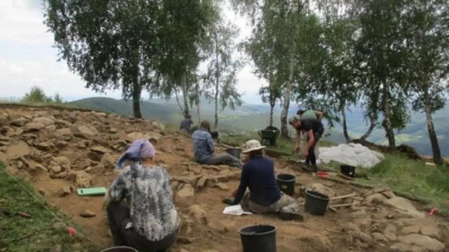 Descoperire șocantă, în vârful unui deal din Apuseni: stătea acolo de 5.000 de ani