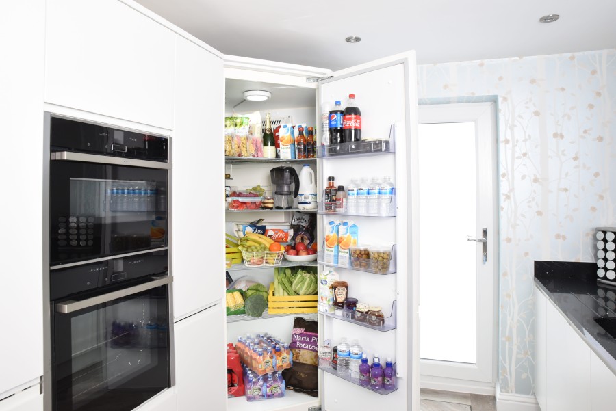 Ți s-a stricat frigiderul? 6 soluții simple și rapide