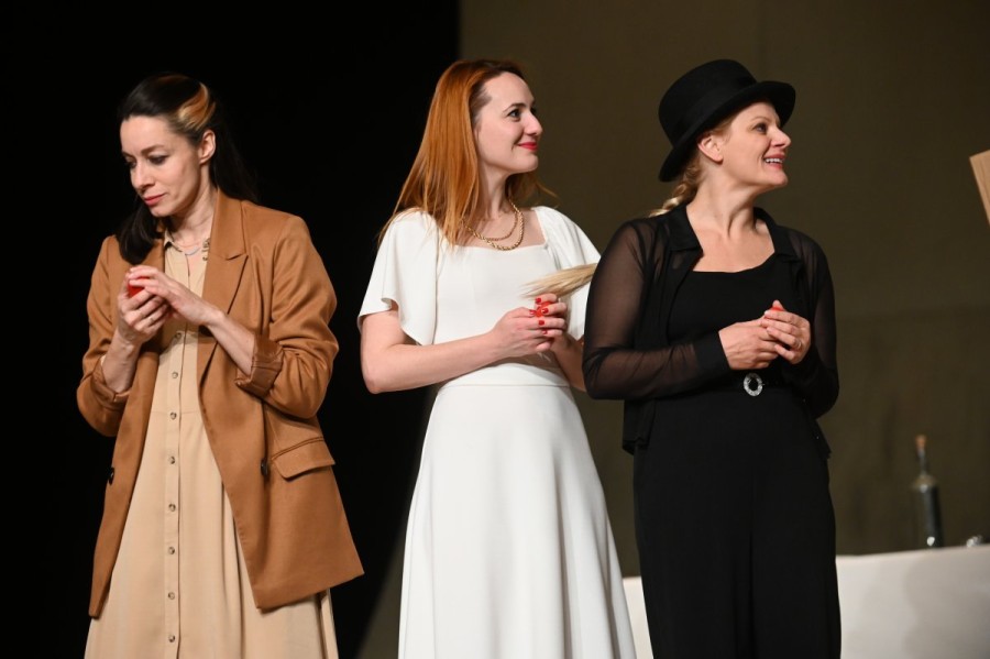 „Trei surori”, producție a Teatrului Național din Sibiu – în a treia zi de FITCA