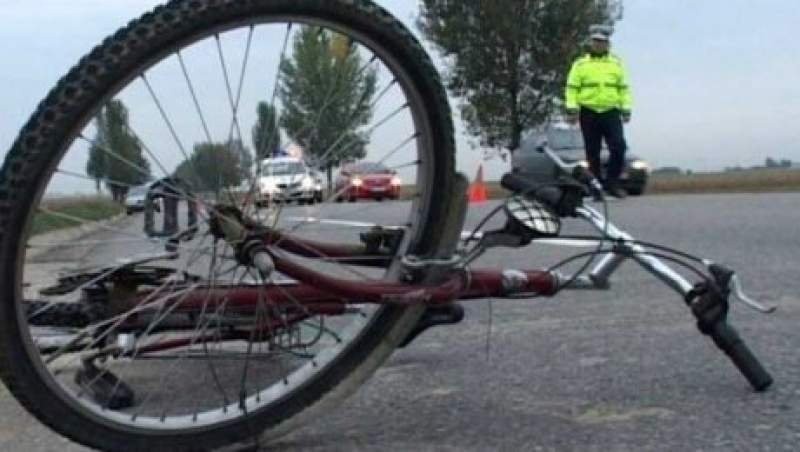 Biciclist acroșat de un autoturism, la Curtici