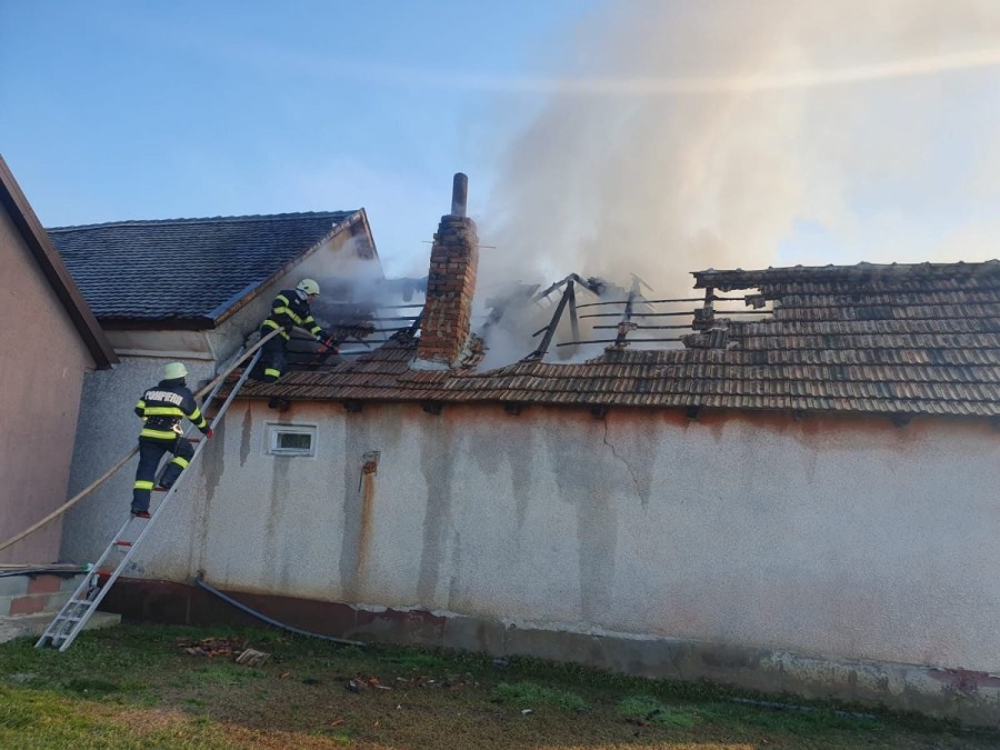 Incendiu la o casă în localitatea Șicula