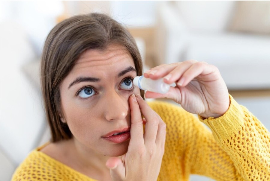 Sindromul ochiului uscat: Cum să protejăm ochii în timpul lucrului la calculator