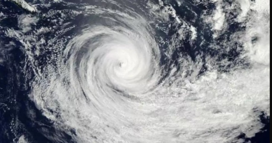 Un ciclon mediteranean lovește România - Meteorologii avertizează: cât vor ține furtunile violente