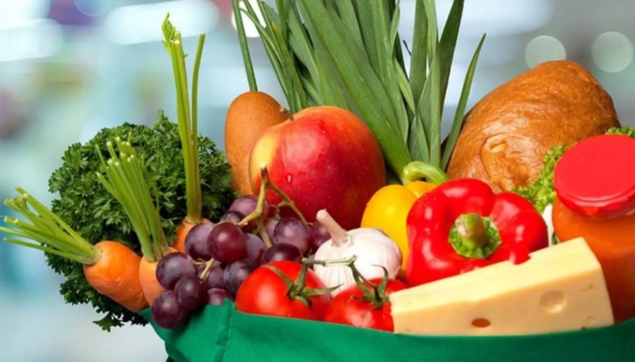 Prețurile alimentelor AU SCĂZUT, de astăzi - Cât vor dura măsurile impuse de Guvern pentru cele 14 grupe alimentare vizate
