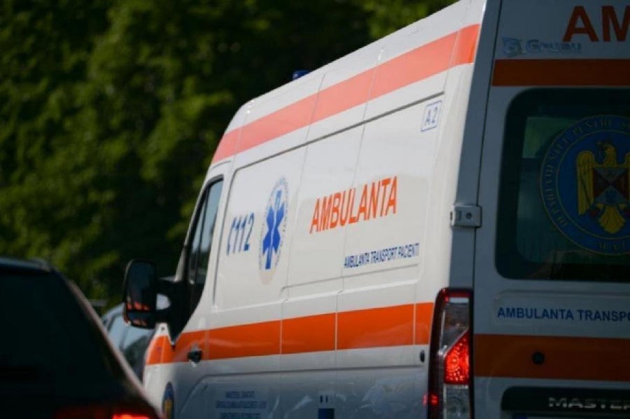 Trei arădeni au fost răniți grav în urma unui accident petrecut în Hunedoara / UPDATE: Accidentul a fost provocat de un polițist care s-a urcat băut la volan