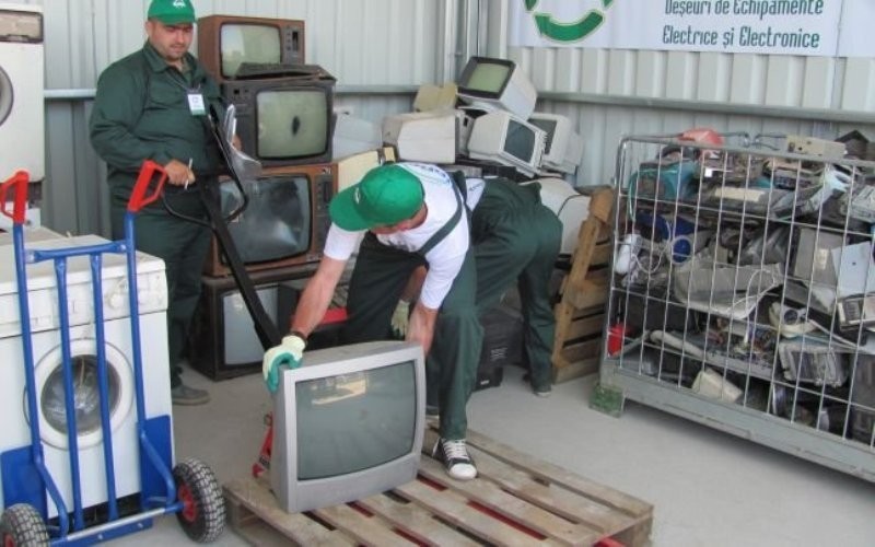 Reciclarea de toamnă a deșeurilor electrice, la Pecica