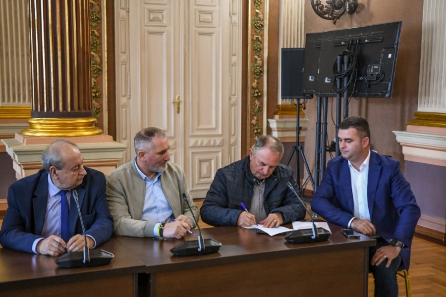 Petiție semnată de 13 primari, privind trecerea la nivel cu calea ferată de la ieșirea din Arad (FOTO)