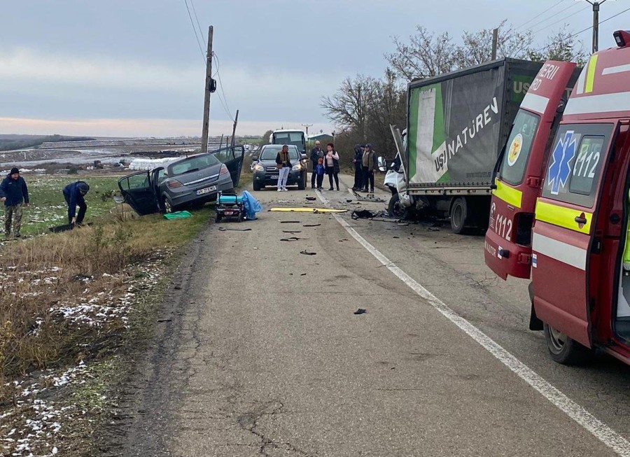 Accident rutier în care au fost implicate un autoturism și o autoutilitară, între localitățile Vinga și Mănăștur